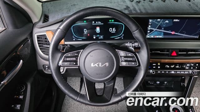 Kia Seltos 2023 — Şəkil 13/20