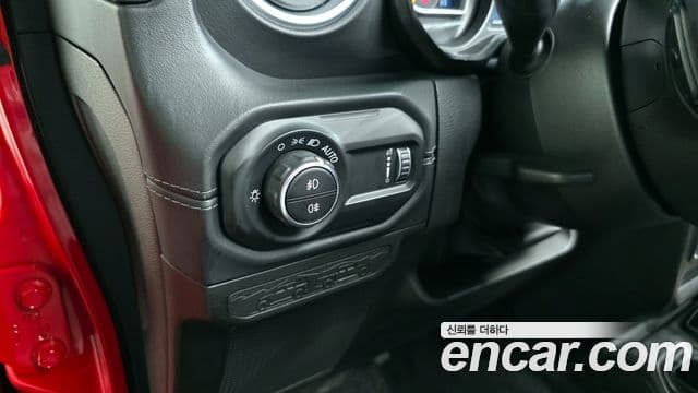 Jeep Wrangler 2024 — ფოტო 14/20