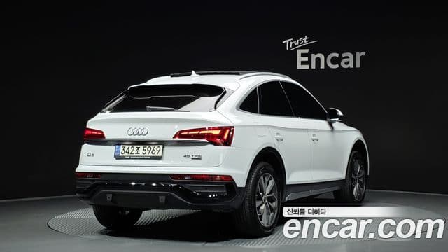 Audi Q5 2022 — ფოტო 2/20