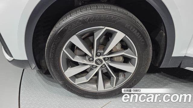 Audi Q5 2022 — ფოტო 5/20
