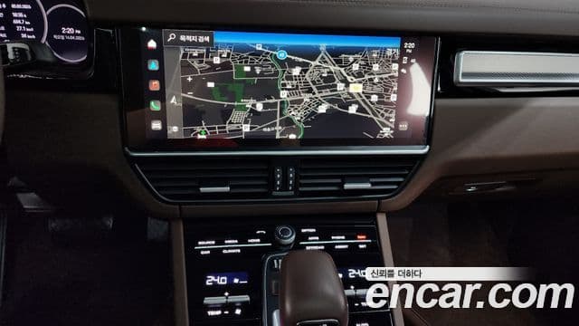Porsche Cayenne 2023 — ფოტო 13/20
