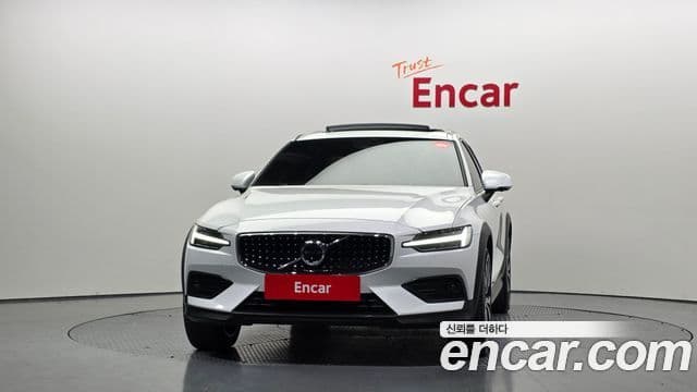 Volvo V60 Cross Country 2023 — ფოტო 3/20