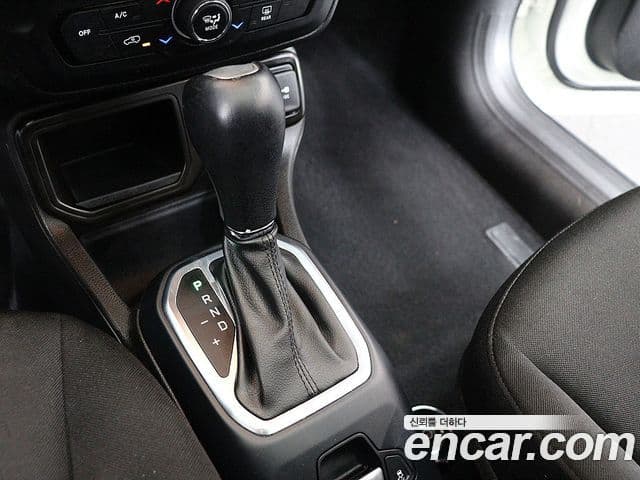 Jeep Renegade 2021 — ფოტო 9/20