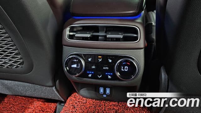 Genesis GV70 2021 — ფოტო 19/20
