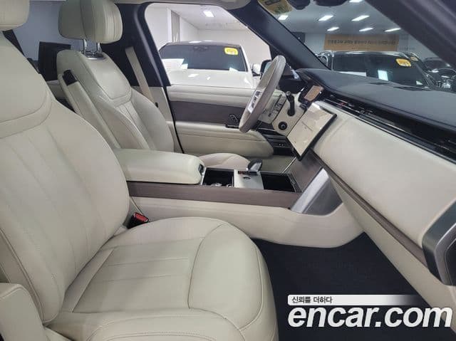 Land Rover Range Rover 2025 — ფოტო 15/20