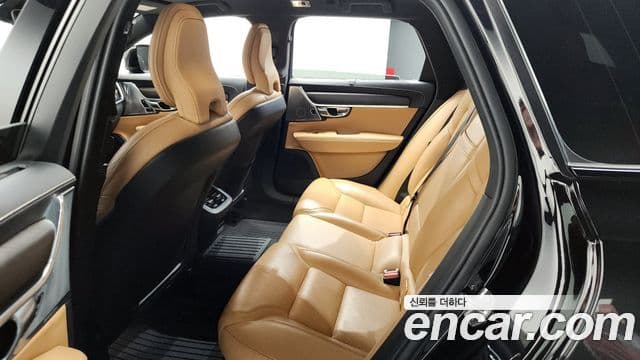 Volvo V90 Cross Country 2018 — Photo 32/32