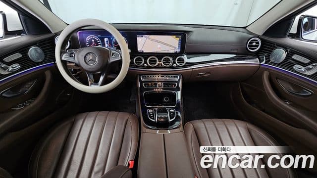 Mercedes-Benz E-Class 2018 — ფოტო 7/20