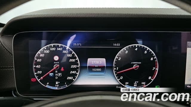 Mercedes-Benz E-Class 2018 — ფოტო 8/20