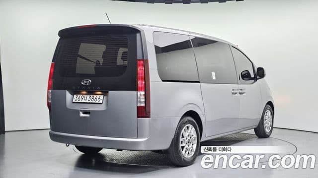 Hyundai Staria 2022 — ფოტო 2/20