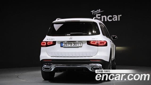 Mercedes-Benz GLB-Class 2021 — ფოტო 3/20
