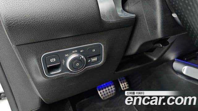 Mercedes-Benz GLB-Class 2021 — ფოტო 12/20