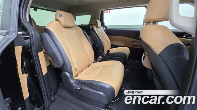 Kia Carnival 2023 — Фото 19/20