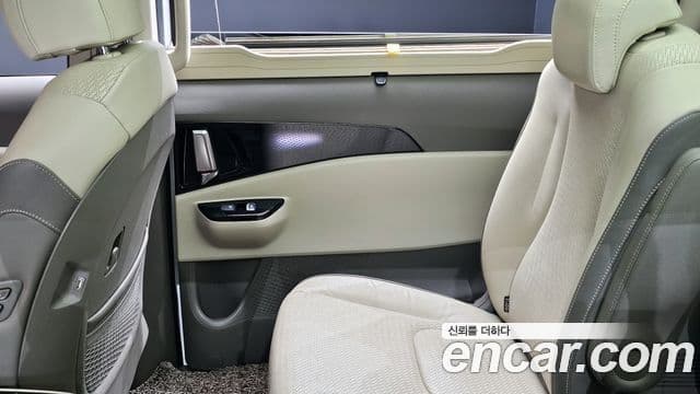 Kia Carnival 2021 — ფოტო 25/32