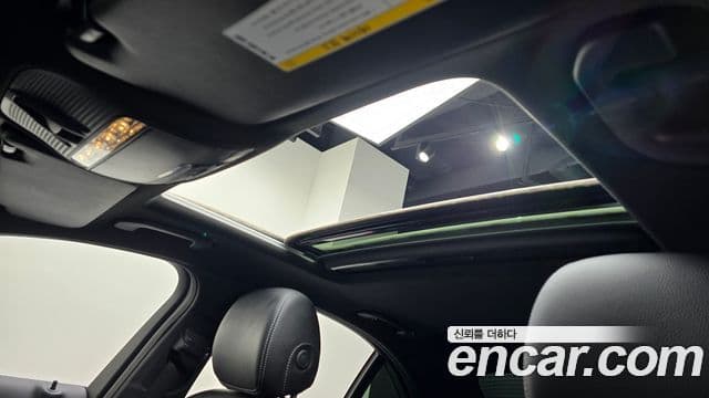 Mercedes-Benz C-Class 2018 — ფოტო 17/20