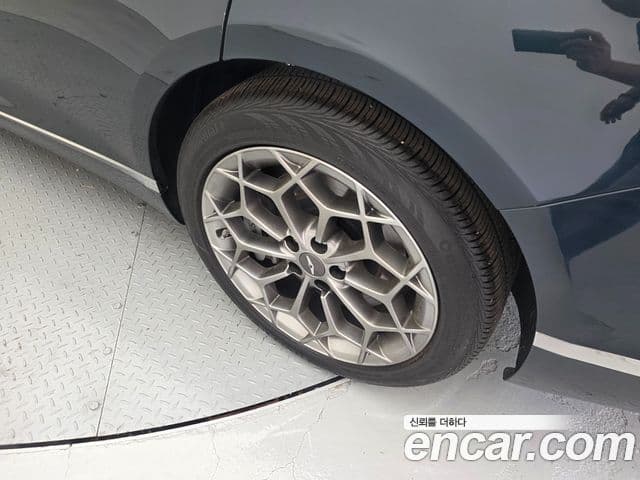 Genesis Electrified G80 2023 — ფოტო 2/16