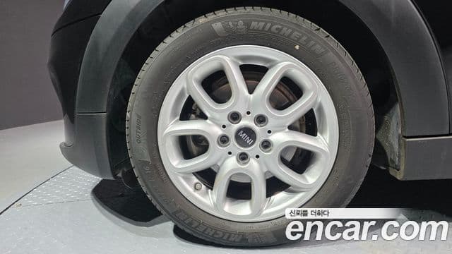 Mini Cooper 2020 — ფოტო 18/31