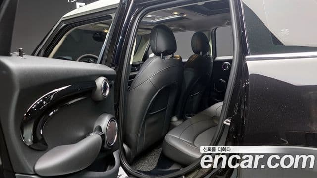Mini Cooper 2020 — ფოტო 5/31