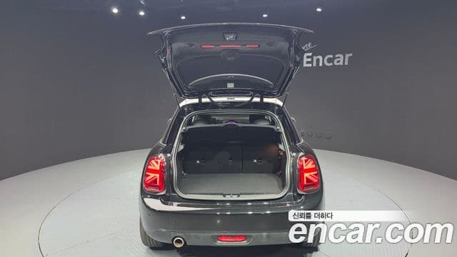 Mini Cooper 2020 — ფოტო 8/31