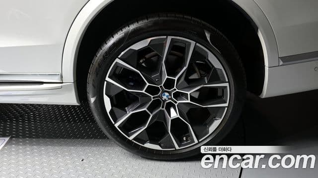 BMW X7 2024 — Photo 17/34