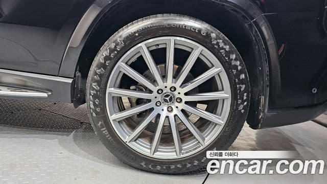 Mercedes-Benz GLS-Class 2020 — Photo 29/32