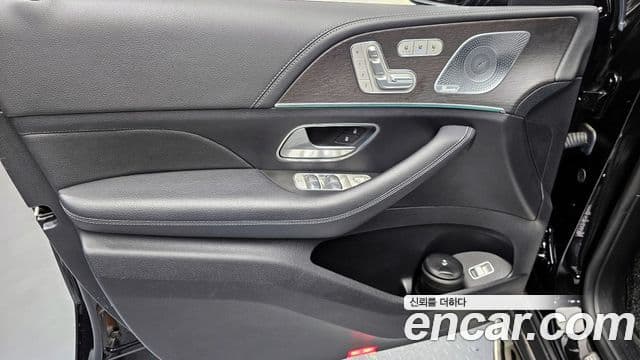 Mercedes-Benz GLS-Class 2020 — Photo 7/32