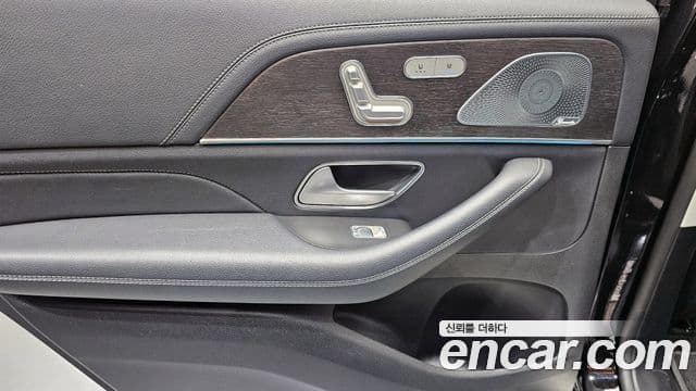 Mercedes-Benz GLS-Class 2020 — Photo 16/32
