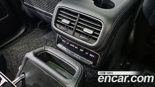 Mercedes-Benz GLS-Class 2020 — Photo 10/32