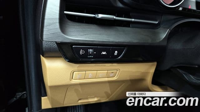 Kia Carnival 2021 — ფოტო 17/20