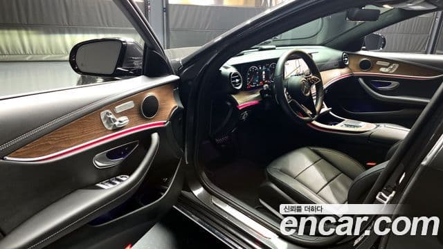 Mercedes-Benz E-Class 2023 — фото 10 из 20
