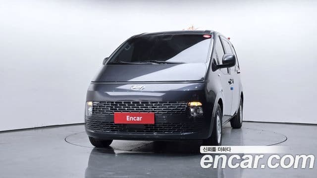 Hyundai Staria 2023 — Şəkil 3/20
