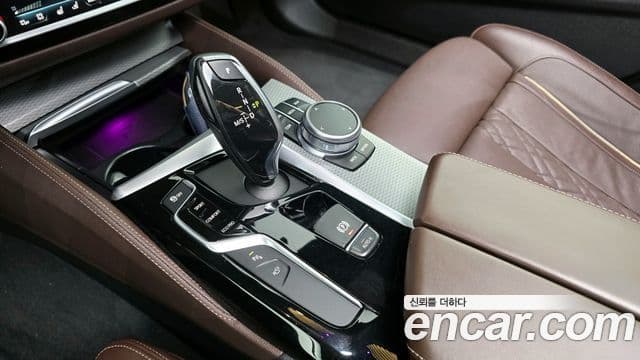 BMW 5 Series 2019 — фото 9 из 20