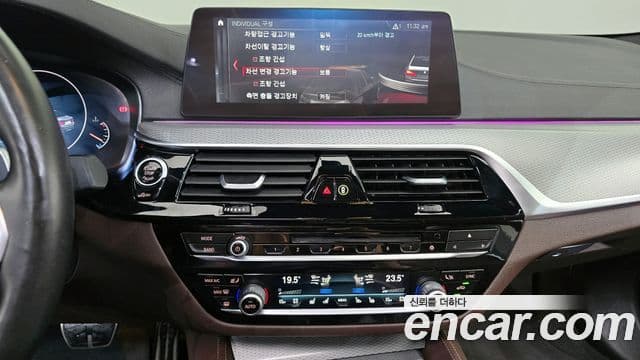 BMW 5 Series 2019 — фото 14 из 20