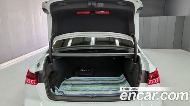 Audi A6 2025 — фото 16 из 18