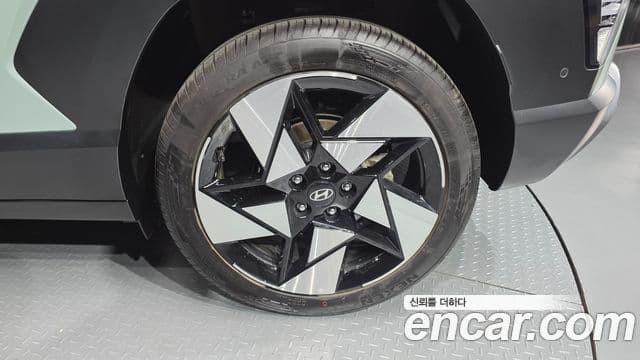 Hyundai Kona Hybrid 2023 — Photo 24/30