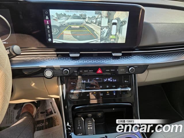 Kia Carnival 2021 — фото 12 из 20