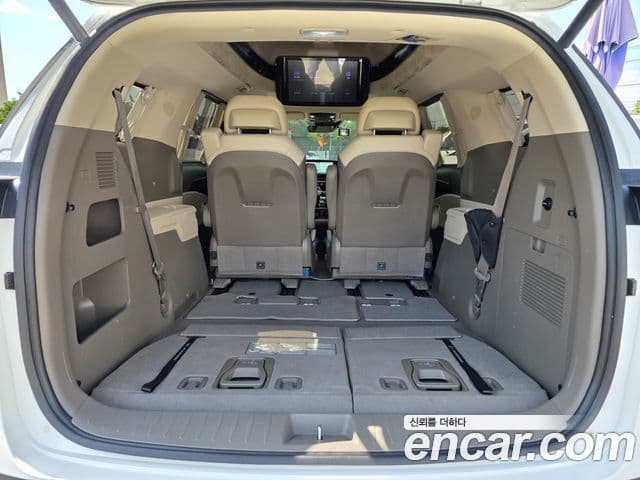 Kia Carnival 2021 — фото 17 из 20