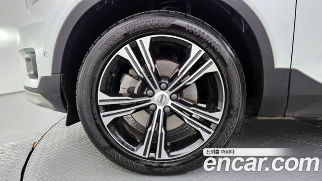 Volvo XC40 2021 — фото 5 из 20