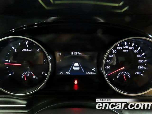 Kia Carnival 2022 — фото 8 из 20