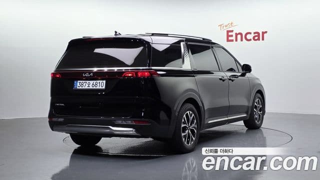 Kia Carnival 2023 — ფოტო 2/20
