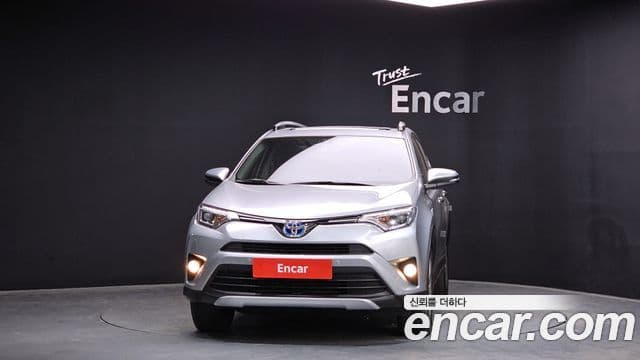 Toyota RAV4 2018 — Şəkil 23/35