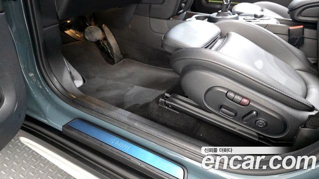 Mini Cooper Countryman 2023 — фото 9 из 20