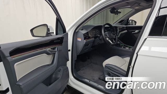 Volkswagen Touareg 2025 — ფოტო 10/20