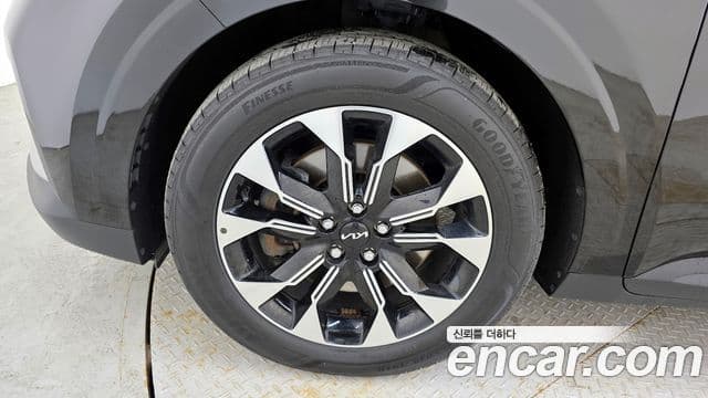Kia Carnival 2022 — фото 5 из 20