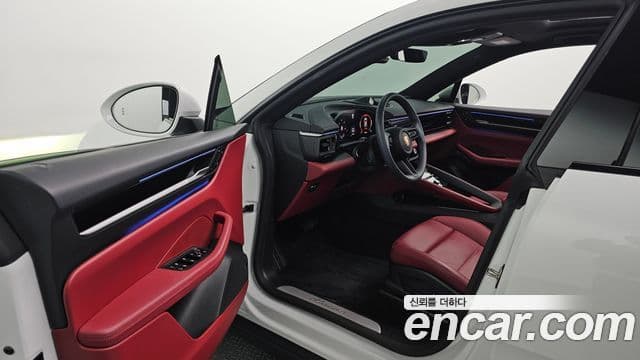 Porsche Macan EV 2025 — Photo 9/20