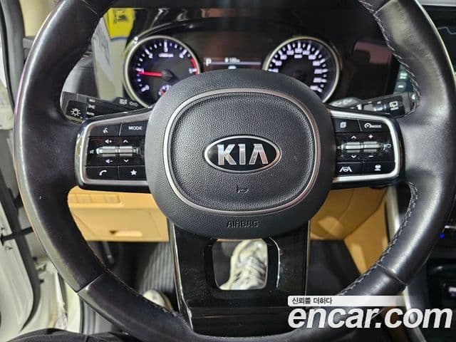 Kia Carnival 2020 — фото 11 из 20