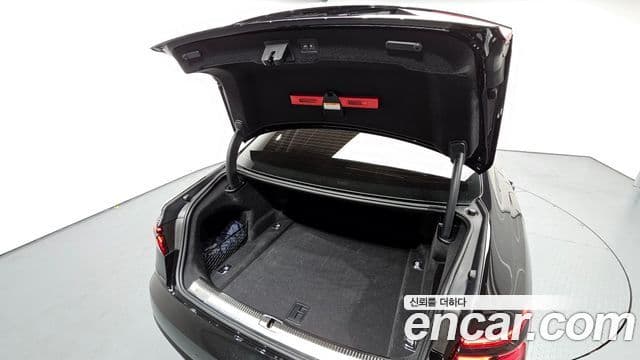 Audi A8 2021 — фото 20 из 20