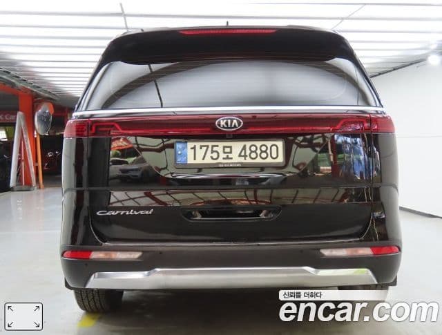 Kia Carnival 2021 — фото 3 из 20