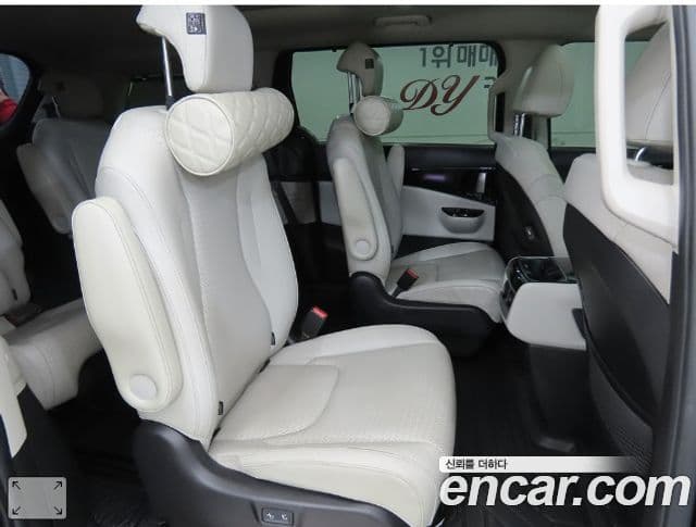 Kia Carnival 2021 — фото 9 из 20