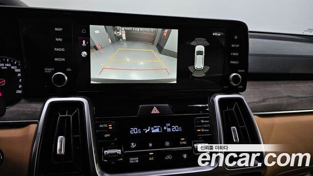 Kia Sorento 2021 — ფოტო 16/20