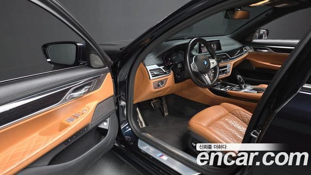 BMW 7 Series 2021 — фото 10 из 20